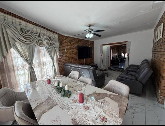 4 BEDROOM HOUSE FOR SALE IN STANDERTON CENTRAL